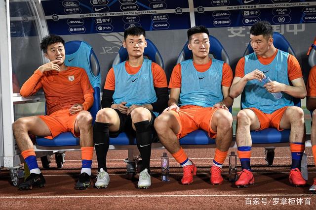 卢伟：洛夫顿在比赛中受伤 他和白边都会做一个检查和治疗