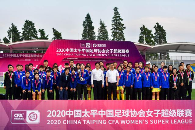 隆戈：格拉斯纳重申只想执教米兰，已搁置费耶诺德等选项